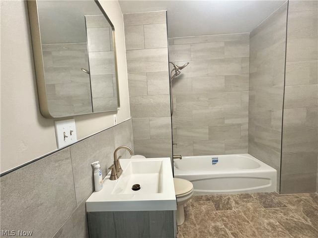 9606 Parmelee Avenue, Cleveland, OH 44108