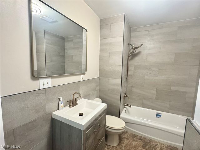 9606 Parmelee Avenue, Cleveland, OH 44108