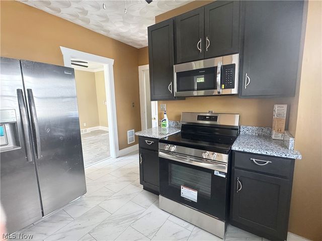 9606 Parmelee Avenue, Cleveland, OH 44108