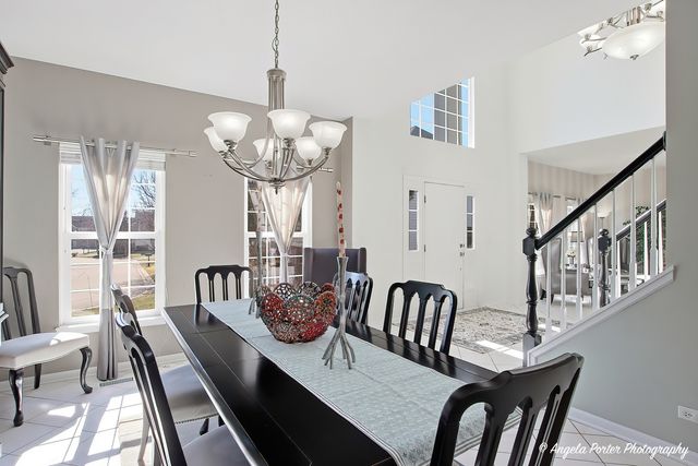 9 Laurel Valley Court, Lake In The Hills, IL 60156