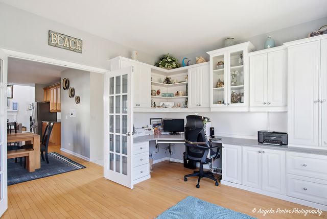 9 Laurel Valley Court, Lake In The Hills, IL 60156