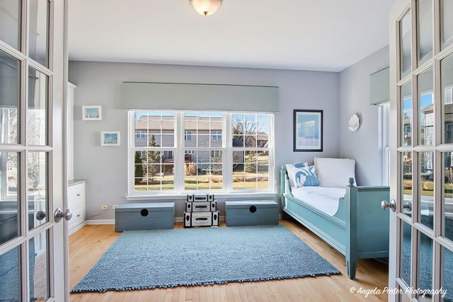 9 Laurel Valley Court, Lake In The Hills, IL 60156