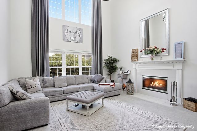 9 Laurel Valley Court, Lake In The Hills, IL 60156