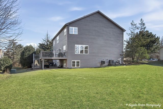 9 Laurel Valley Court, Lake In The Hills, IL 60156