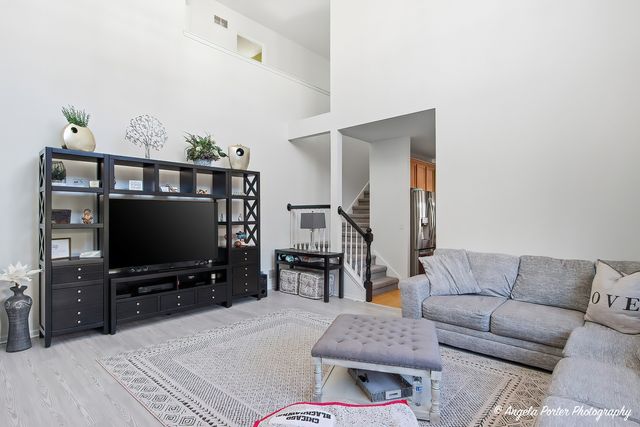 9 Laurel Valley Court, Lake In The Hills, IL 60156