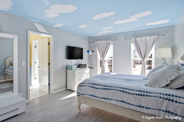 9 Laurel Valley Court, Lake In The Hills, IL 60156