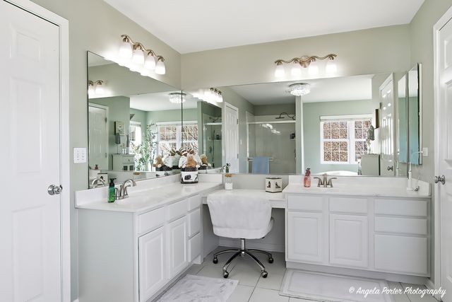 9 Laurel Valley Court, Lake In The Hills, IL 60156