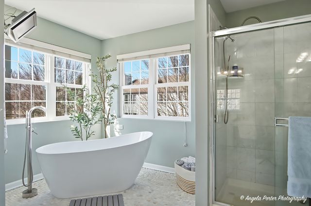 9 Laurel Valley Court, Lake In The Hills, IL 60156