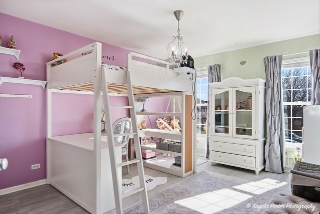 9 Laurel Valley Court, Lake In The Hills, IL 60156