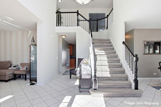 9 Laurel Valley Court, Lake In The Hills, IL 60156