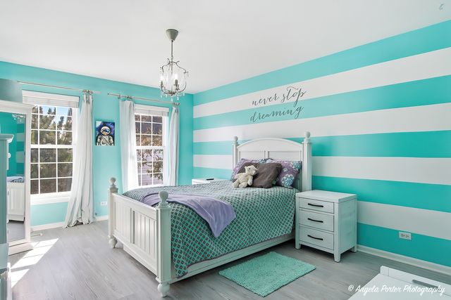 9 Laurel Valley Court, Lake In The Hills, IL 60156