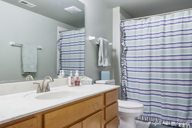 9 Laurel Valley Court, Lake In The Hills, IL 60156