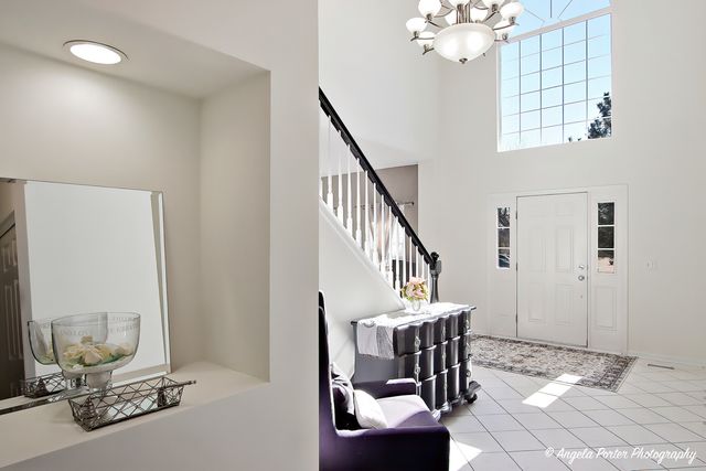 9 Laurel Valley Court, Lake In The Hills, IL 60156