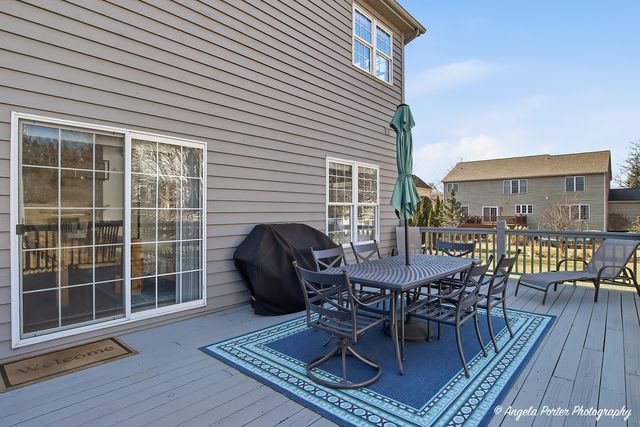 9 Laurel Valley Court, Lake In The Hills, IL 60156