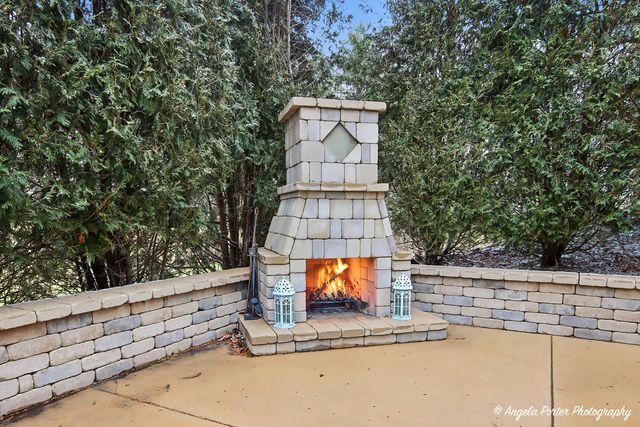 9 Laurel Valley Court, Lake In The Hills, IL 60156