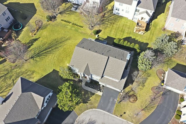 9 Laurel Valley Court, Lake In The Hills, IL 60156