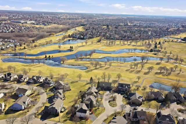 9 Laurel Valley Court, Lake In The Hills, IL 60156