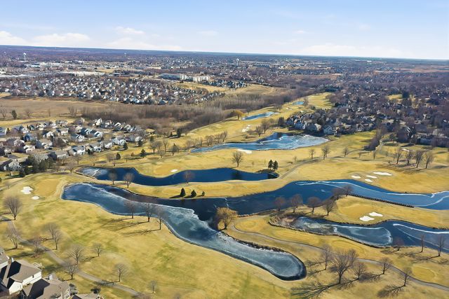 9 Laurel Valley Court, Lake In The Hills, IL 60156