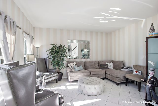 9 Laurel Valley Court, Lake In The Hills, IL 60156