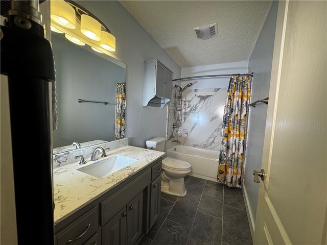 3029 N Quartz Drive, Fayetteville, AR 72704