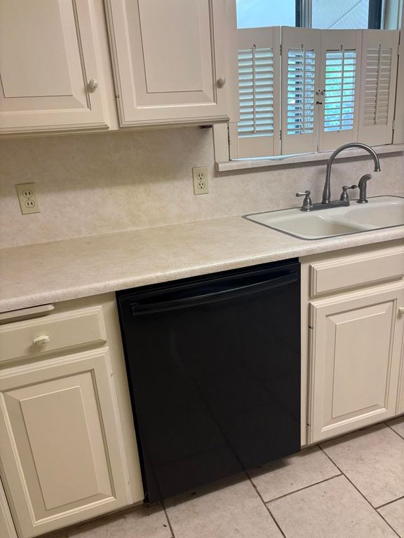 Image 10 of property listing at 3344 Trinity Avenue, San Angelo, TX 76904