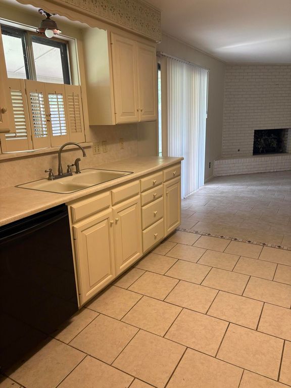 Image 12 of property listing at 3344 Trinity Avenue, San Angelo, TX 76904