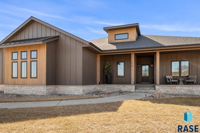 209 E Chapelwood Dr Drive, Brandon, SD 57005