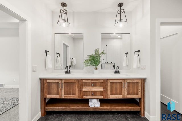 209 E Chapelwood Dr Drive, Brandon, SD 57005