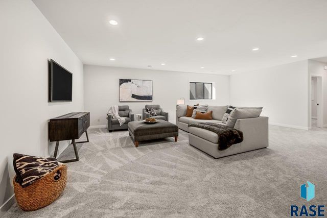 209 E Chapelwood Dr Drive, Brandon, SD 57005