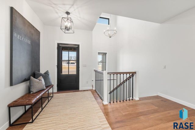 209 E Chapelwood Dr Drive, Brandon, SD 57005