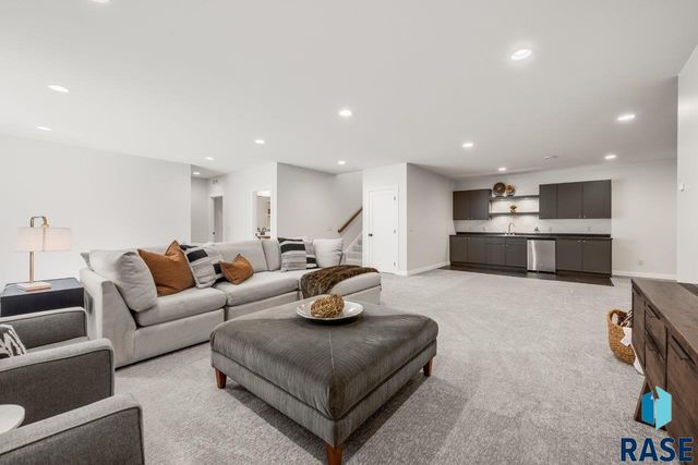 209 E Chapelwood Dr Drive, Brandon, SD 57005