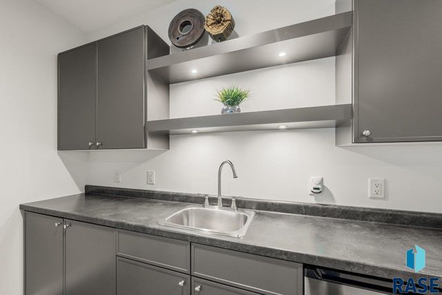 209 E Chapelwood Dr Drive, Brandon, SD 57005