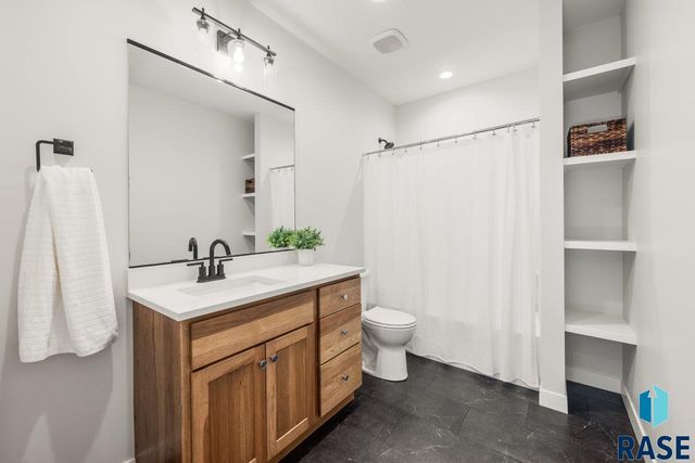 209 E Chapelwood Dr Drive, Brandon, SD 57005