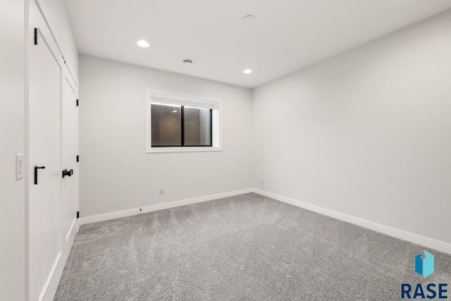 209 E Chapelwood Dr Drive, Brandon, SD 57005