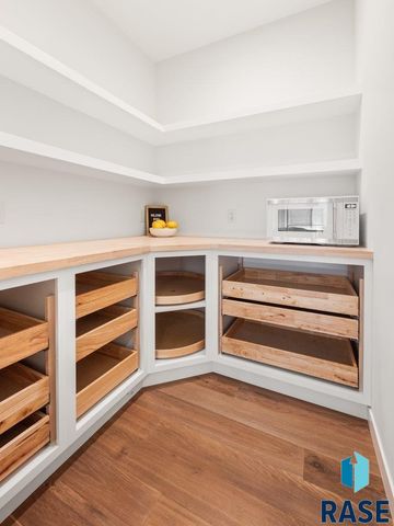 209 E Chapelwood Dr Drive, Brandon, SD 57005