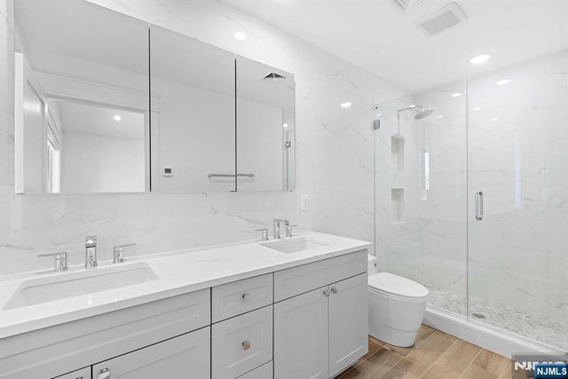 213 7th Street 2ND FL, Palisades Park, NJ 07650