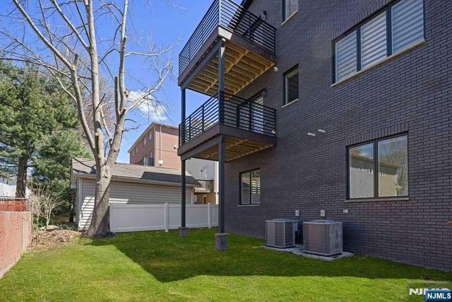 213 7th Street 2ND FL, Palisades Park, NJ 07650