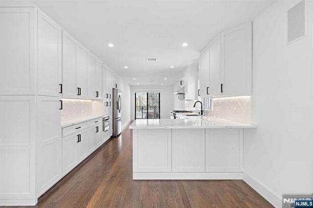 213 7th Street 2ND FL, Palisades Park, NJ 07650