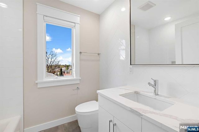 213 7th Street 2ND FL, Palisades Park, NJ 07650