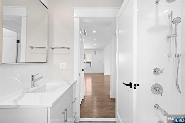 213 7th Street 2ND FL, Palisades Park, NJ 07650