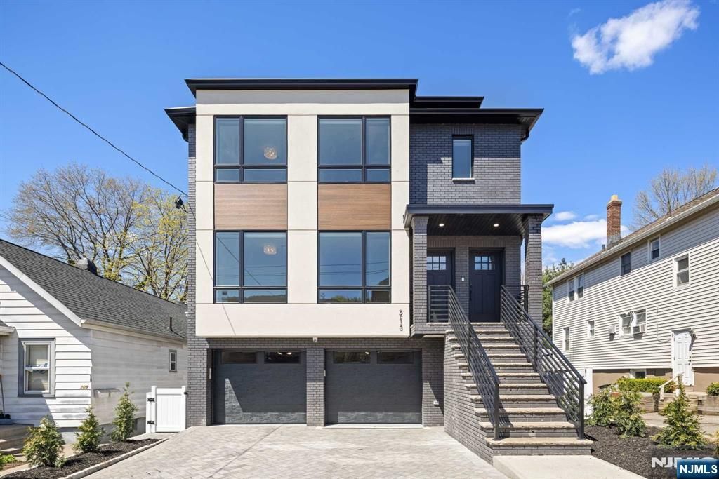 213 7th Street 2ND FL, Palisades Park, NJ 07650