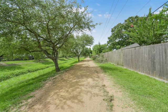 12411 Attlee Drive, Houston, TX 77077