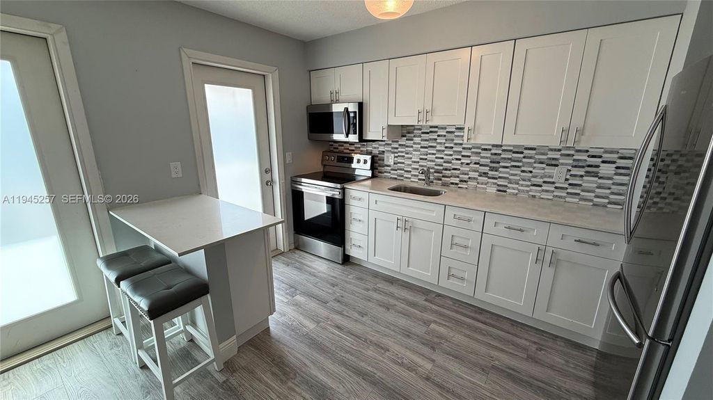 2115 NE 42nd Ct 206N, Lighthouse Point, FL 33064