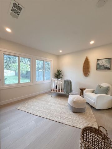 7358 Paso Robles ave, Lake Balboa, CA 91406