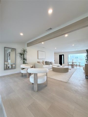 7358 Paso Robles ave, Lake Balboa, CA 91406