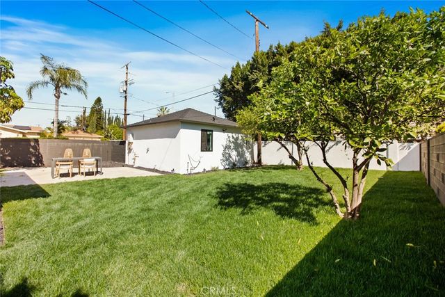 7358 Paso Robles ave, Lake Balboa, CA 91406