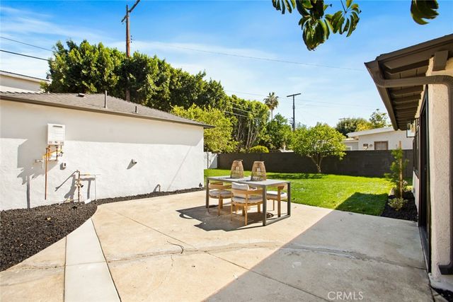 7358 Paso Robles ave, Lake Balboa, CA 91406