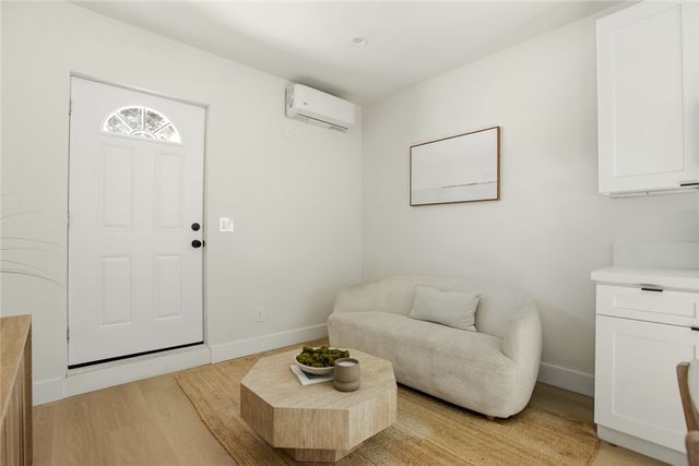 7358 Paso Robles ave, Lake Balboa, CA 91406