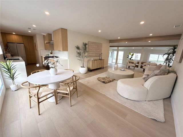 7358 Paso Robles ave, Lake Balboa, CA 91406