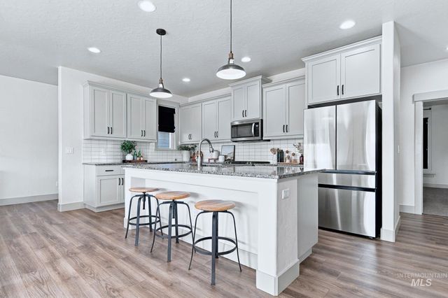 6399 E Payson Dr, Nampa, ID 83687